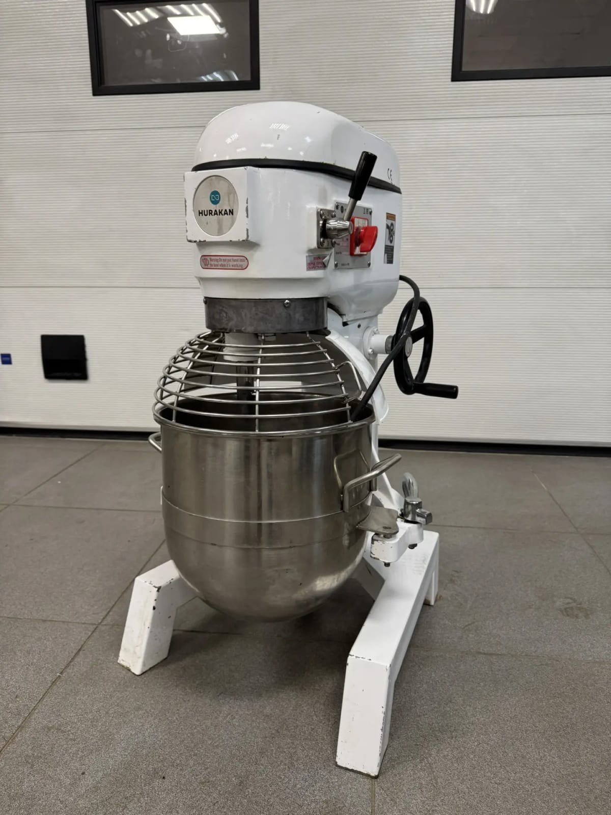 Миксер планетарный напольный HURAKAN HKN-IP40F