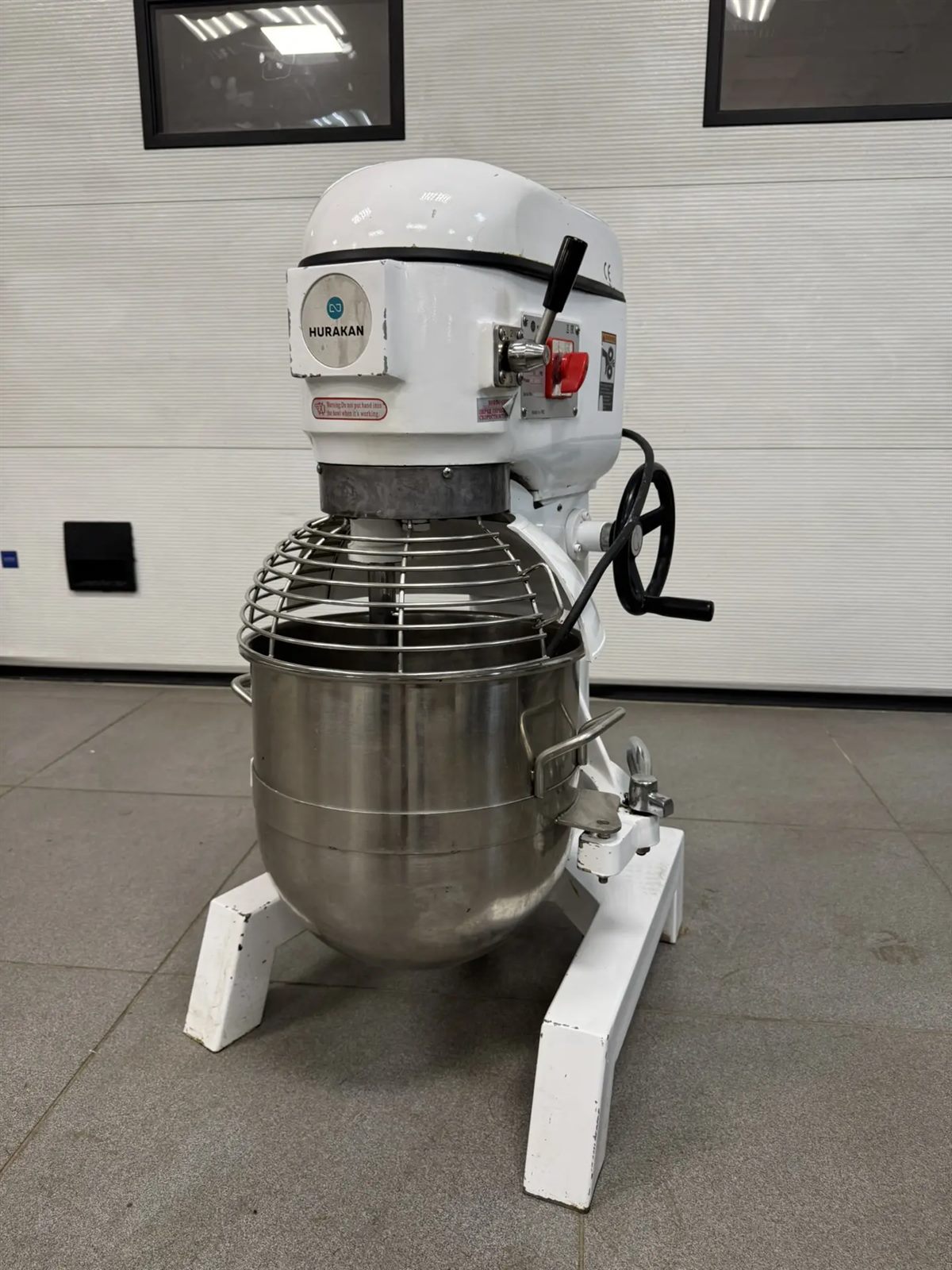 Миксер планетарный напольный HURAKAN HKN-IP40F