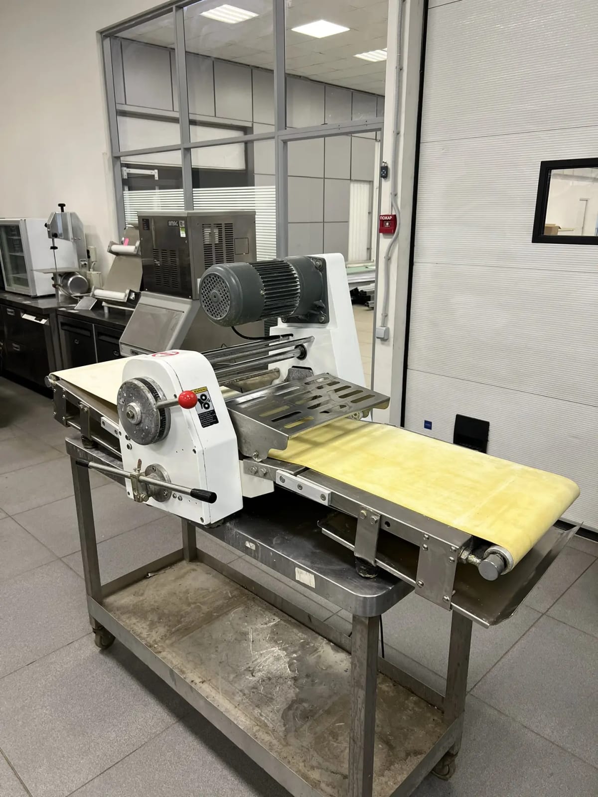 Тестораскаточная машина GASTROMIX TDR-380