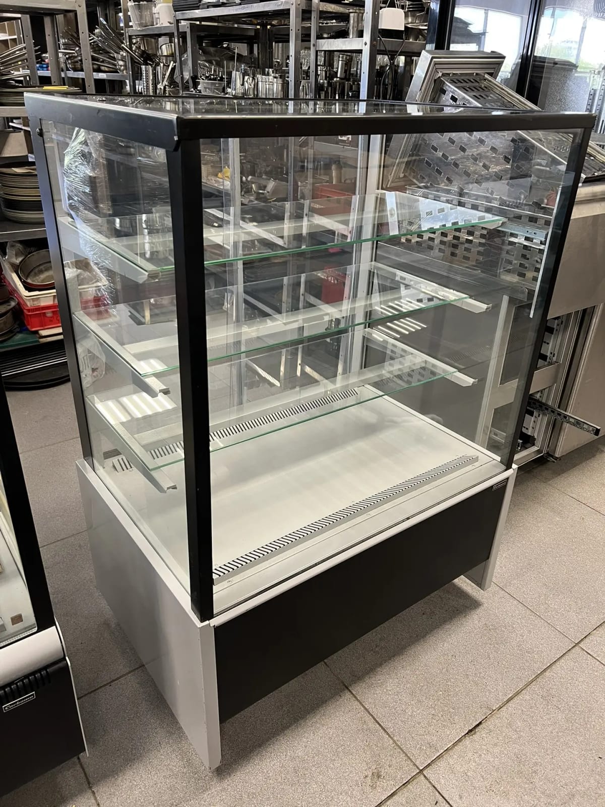 Витрина кондитерская Carboma KC70 VM 0,9-1 LIGHT версия 2.0 (9005)