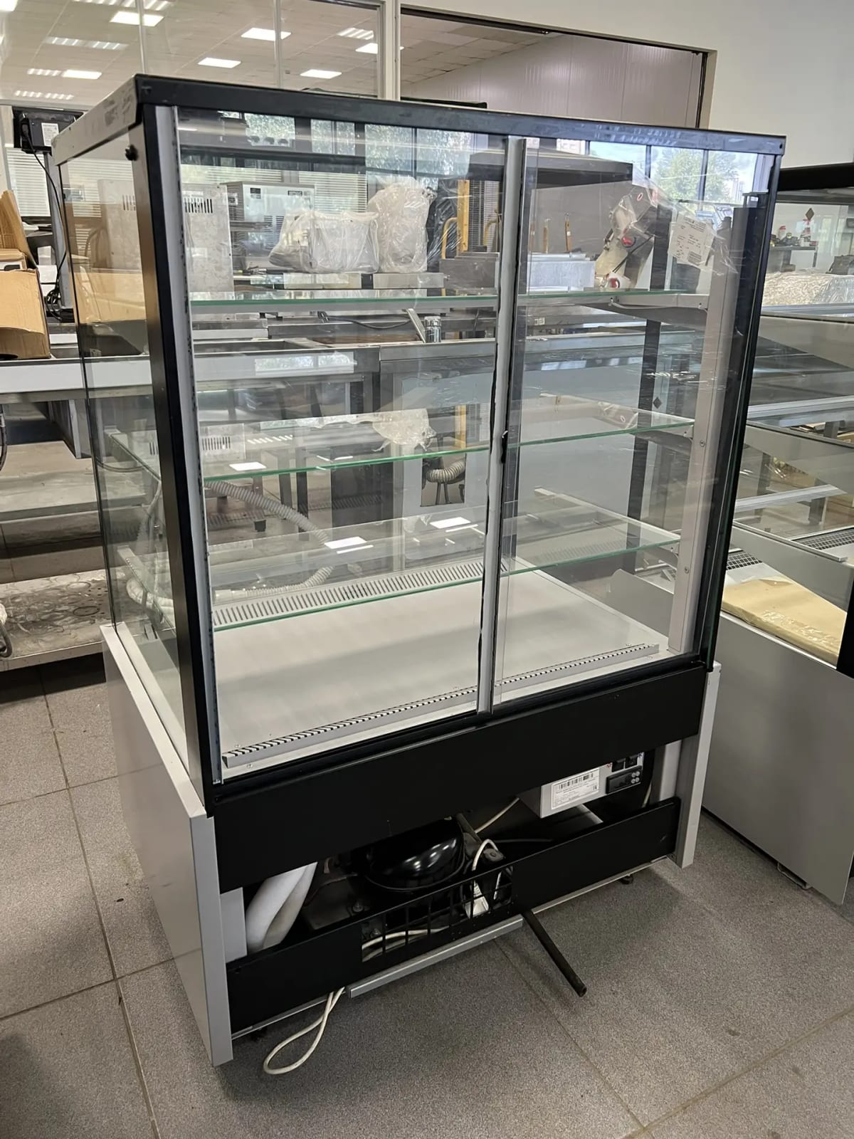 Витрина кондитерская Carboma KC70 VM 0,9-1 LIGHT версия 2.0 (9005) — фото 6